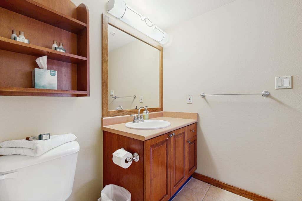 Ski-In/Out Condo with Mountain Views & Resort Amenities