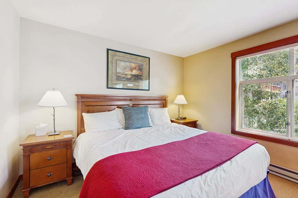 Ski-In/Out Condo with Mountain Views & Resort Amenities