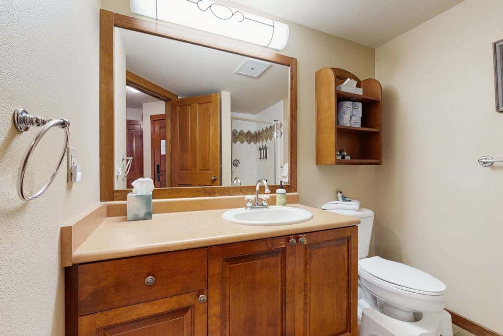 Ski-In/Out Condo with Mountain Views & Resort Amenities