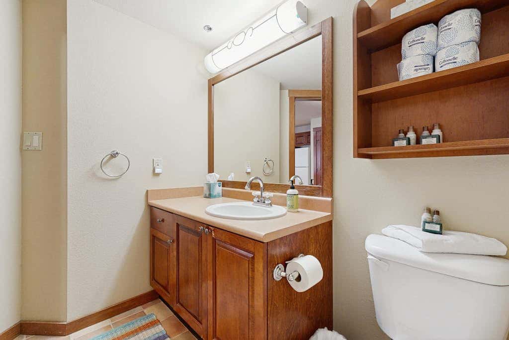 Ski-In/Out Condo with Mountain Views & Resort Amenities