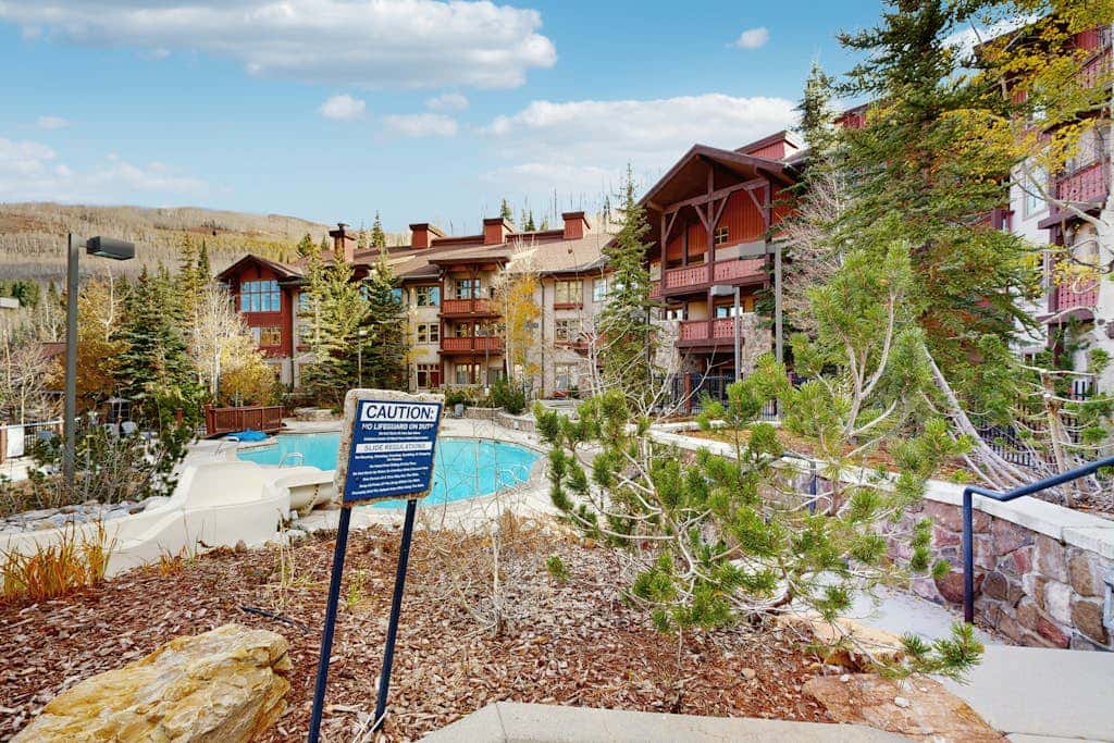 Ski-In/Out Condo with Mountain Views & Resort Amenities