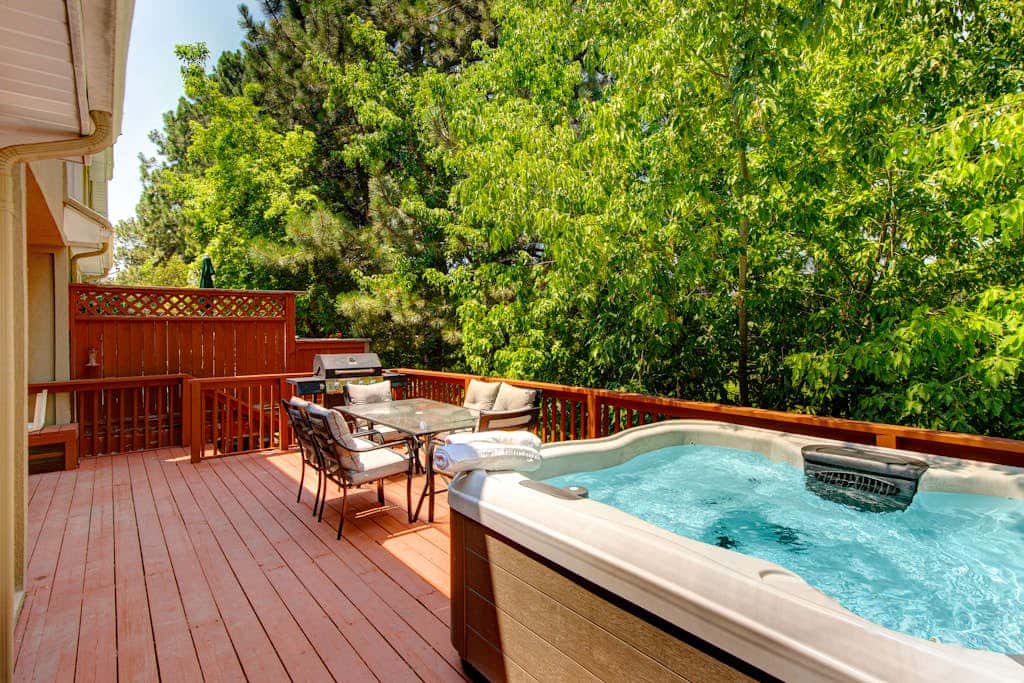 Terrific, central location for ski resort access with  private hot tub & fireplace