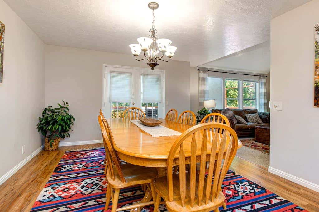 Terrific, central location for ski resort access with  private hot tub & fireplace