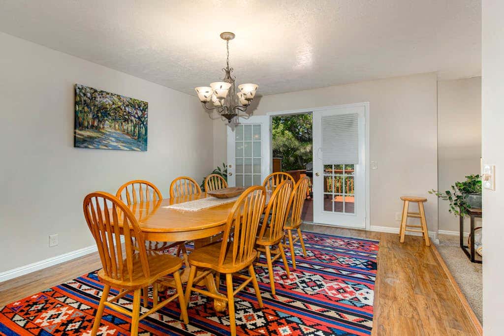 Terrific, central location for ski resort access with  private hot tub & fireplace