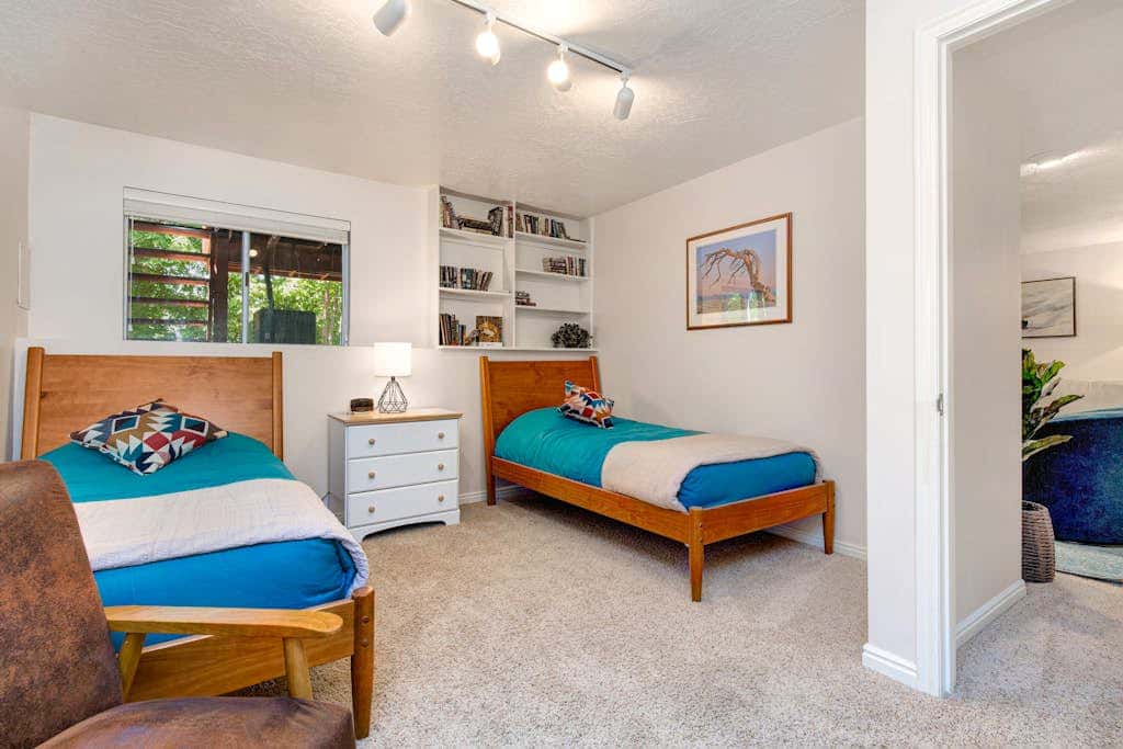 Terrific, central location for ski resort access with  private hot tub & fireplace