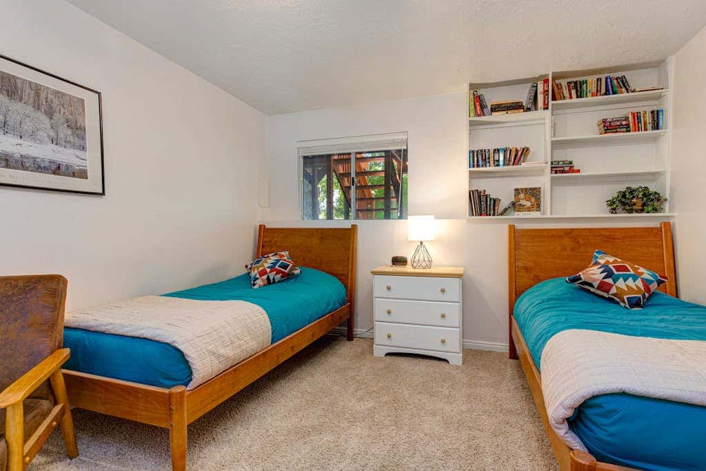 Terrific, central location for ski resort access with  private hot tub & fireplace