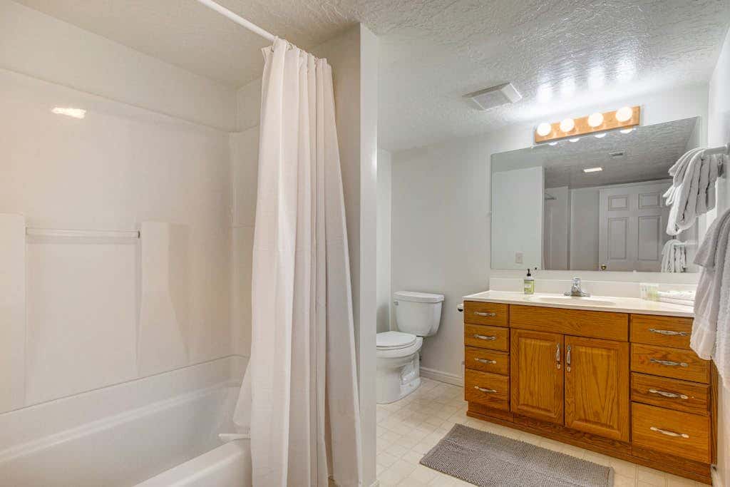 Terrific, central location for ski resort access with  private hot tub & fireplace