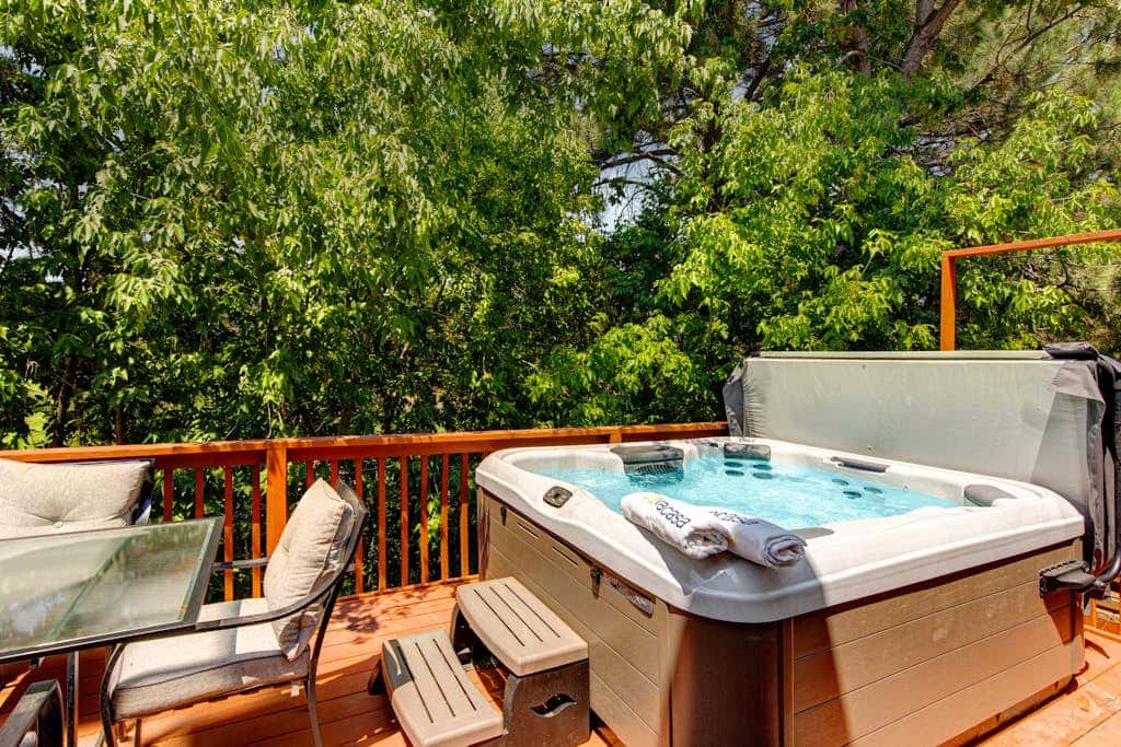 Terrific, central location for ski resort access with  private hot tub & fireplace