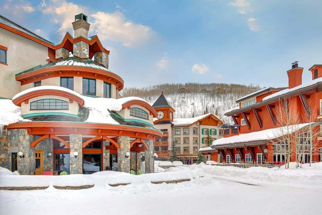 Terrific, central location for ski resort access with  private hot tub & fireplace