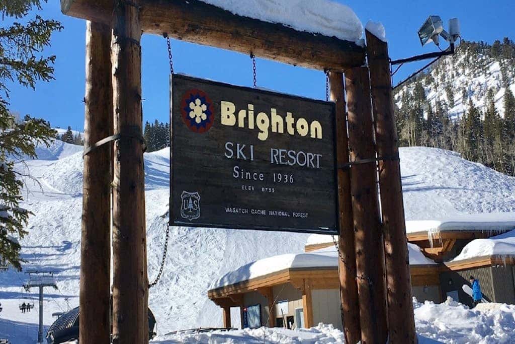 Terrific, central location for ski resort access with  private hot tub & fireplace