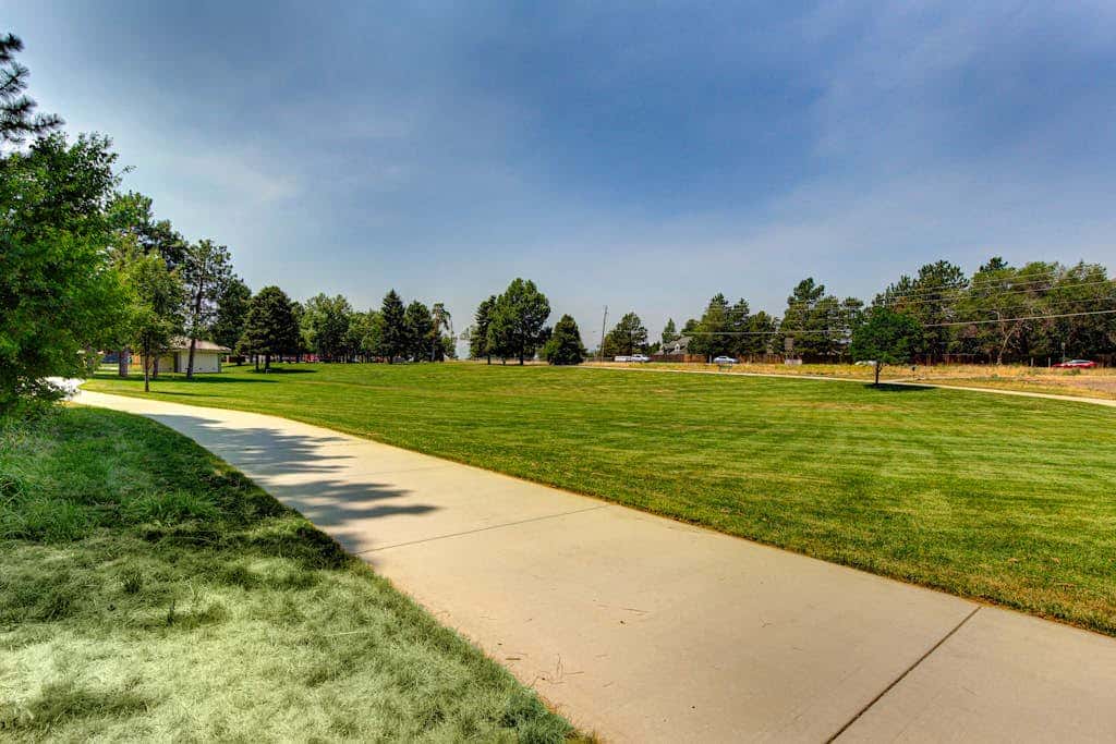 Terrific, central location for ski resort access with  private hot tub & fireplace