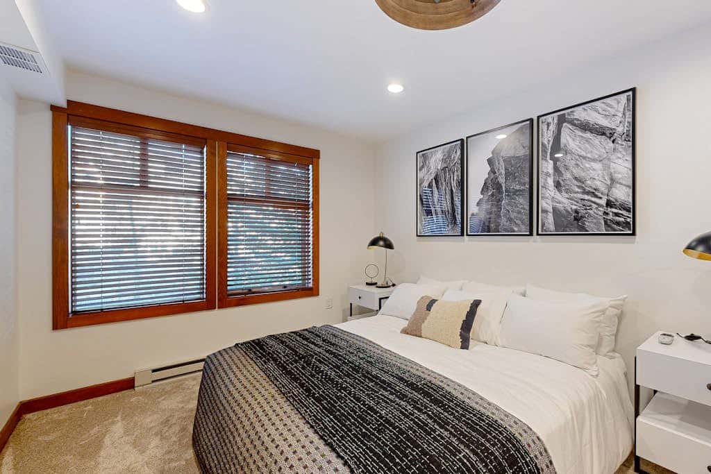 Cozy condo with  shared hot tub & pool, foosball, near ski lifts