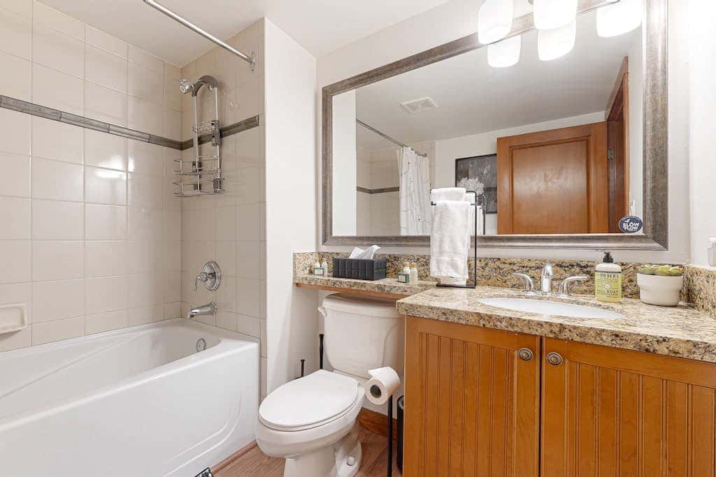 Cozy condo with  shared hot tub & pool, foosball, near ski lifts
