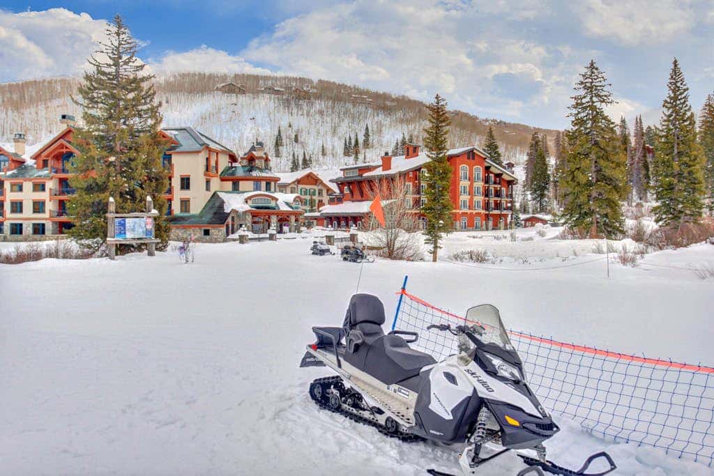 Cozy condo with  shared hot tub & pool, foosball, near ski lifts