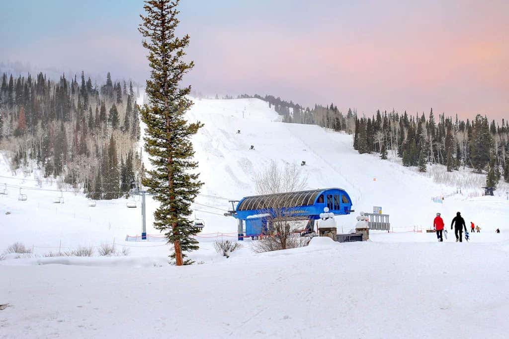 Cozy condo with  shared hot tub & pool, foosball, near ski lifts