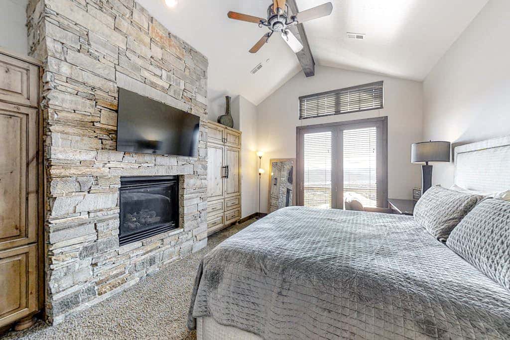ski-in - ski-out Deer Valley - Jordanelle family lodge with private hot tub