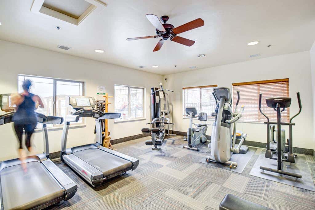 Modern Mountain Lodge with Private Hot Tub, Shared Pool & Gym
