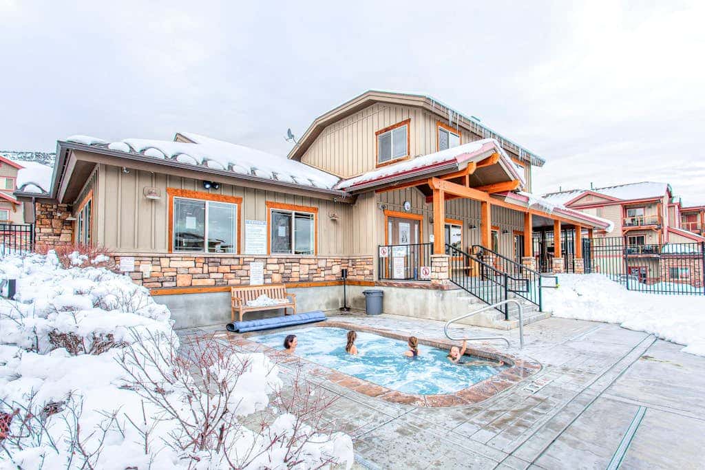 Modern Mountain Lodge with Private Hot Tub, Shared Pool & Gym