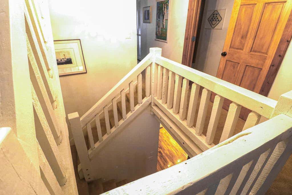 Comfortable condo with WiFi, washer & dryer, pool & hot tubs - walk to skiing