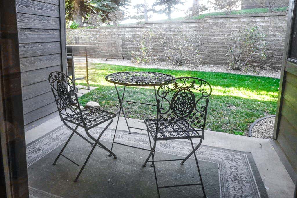 Comfortable condo with WiFi, washer & dryer, pool & hot tubs - walk to skiing