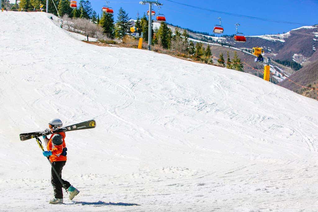 Comfortable condo with WiFi, washer & dryer, pool & hot tubs - walk to skiing