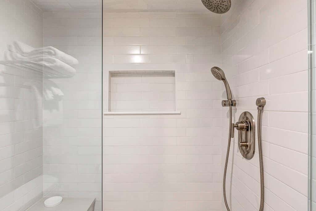 Beautifully Updated Luxury Condo -Hot Tub - Walk to Town Lift
