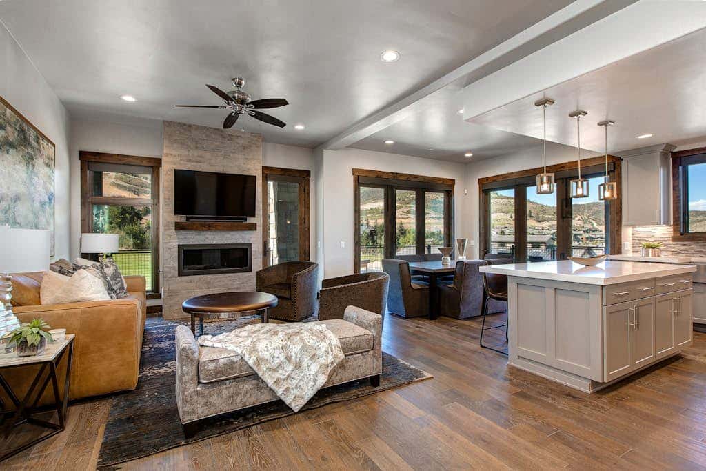 Luxury condo with large deck, pool/hot tub, walk to ski access