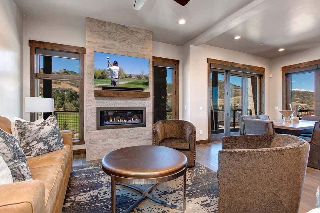 Luxury condo with large deck, pool/hot tub, walk to ski access