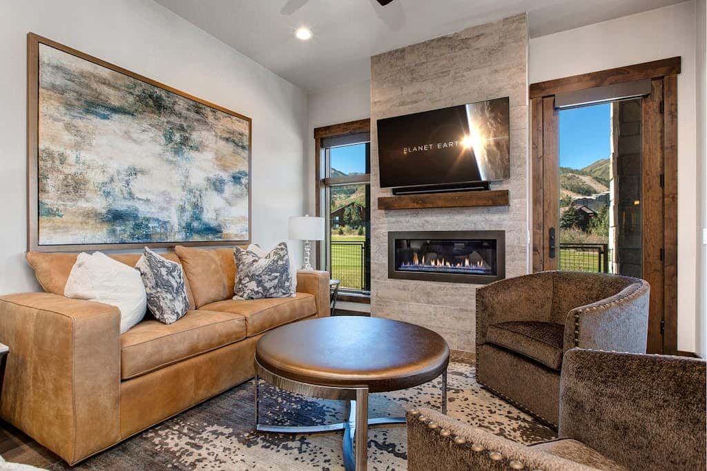 Luxury condo with large deck, pool/hot tub, walk to ski access
