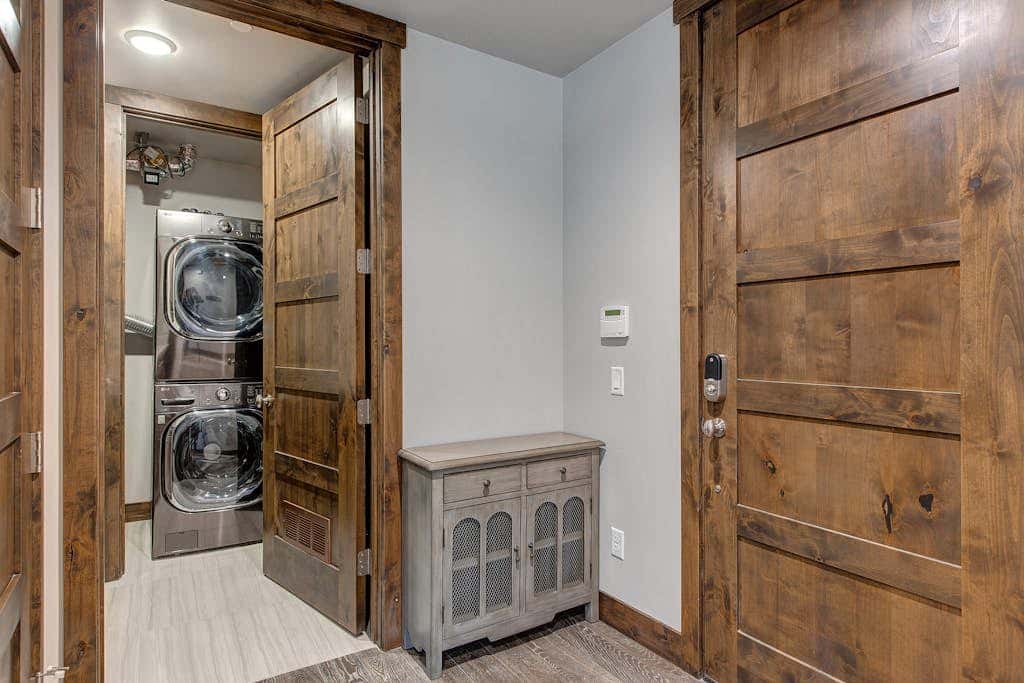 Luxury condo with large deck, pool/hot tub, walk to ski access
