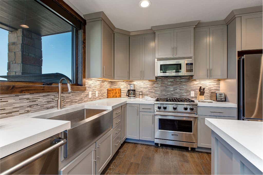 Luxury condo with large deck, pool/hot tub, walk to ski access