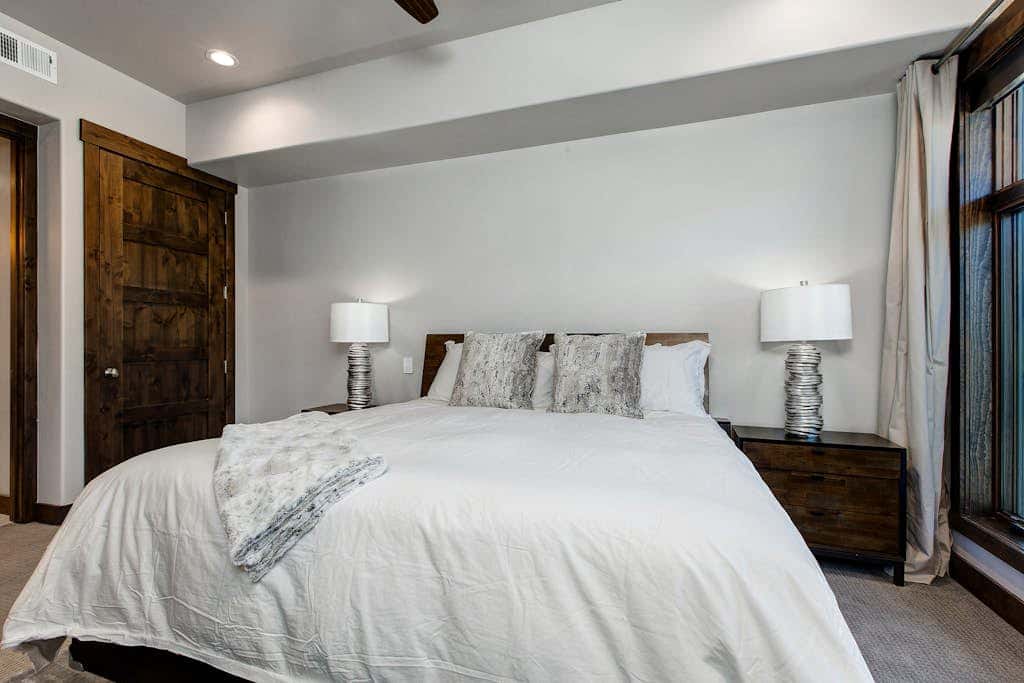 Luxury condo with large deck, pool/hot tub, walk to ski access