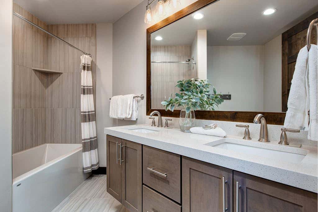 Luxury condo with large deck, pool/hot tub, walk to ski access