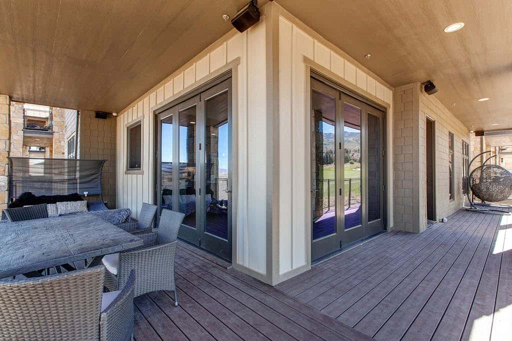 Luxury condo with large deck, pool/hot tub, walk to ski access