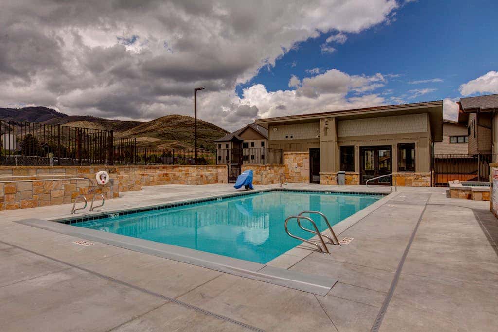 Luxury condo with large deck, pool/hot tub, walk to ski access