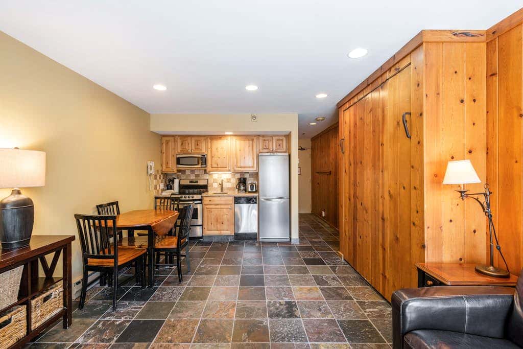 Ski-view studio close to skiing with hot tub, outdoor pool, gym, saunas