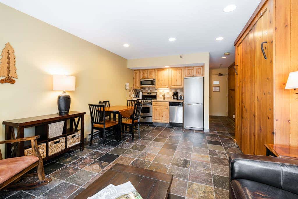 Ski-view studio close to skiing with hot tub, outdoor pool, gym, saunas