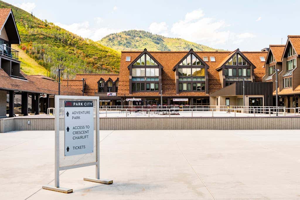 Ski-view studio close to skiing with hot tub, outdoor pool, gym, saunas