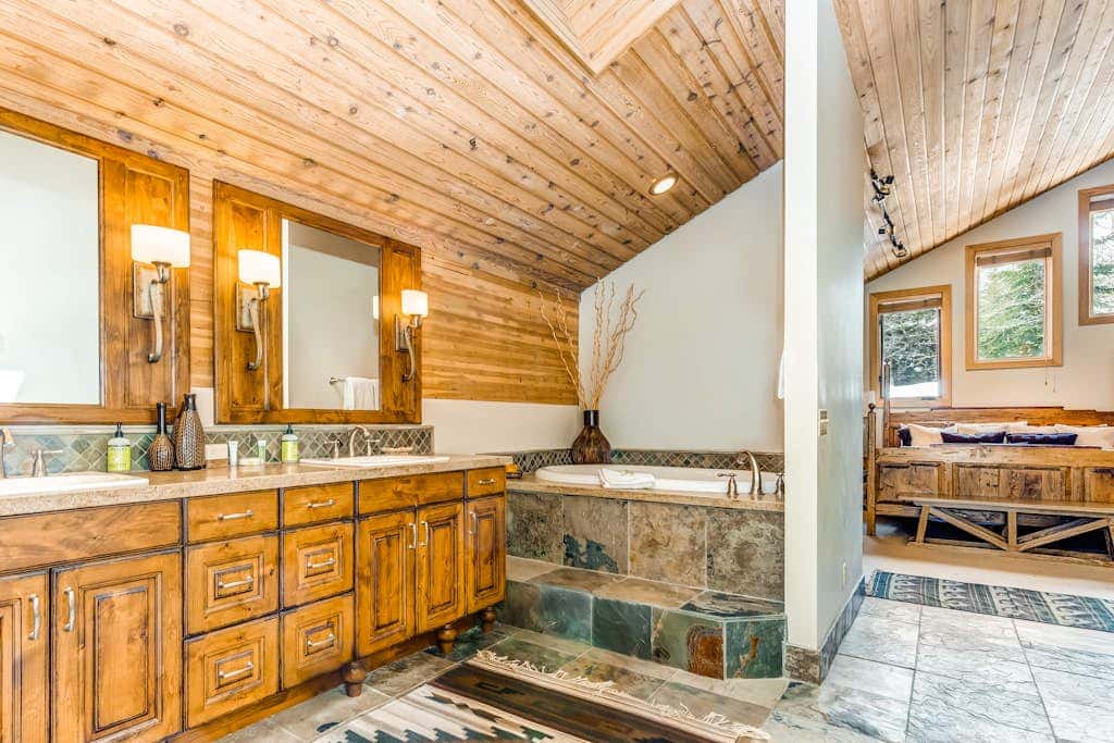 Large freestanding home with hot tub & WiFi  - walk to ski access