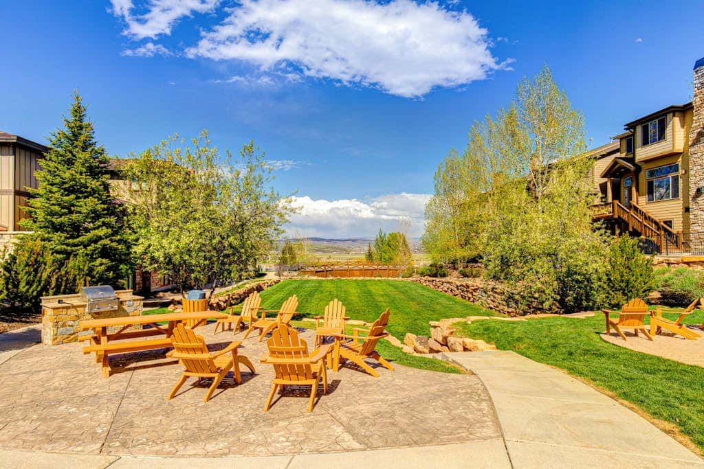 Spacious Townhouse with Private Hot Tub & Shared Pool -- Near Ski Resort
