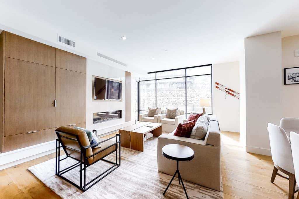 All-Suite Ski-In, Ski-Out Penthouse - Pool, Hot Tub & Mountain-View Balcony