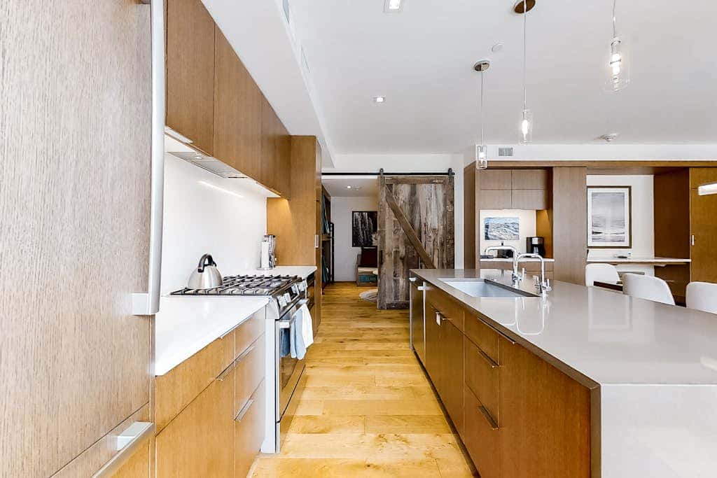 All-Suite Ski-In, Ski-Out Penthouse - Pool, Hot Tub & Mountain-View Balcony