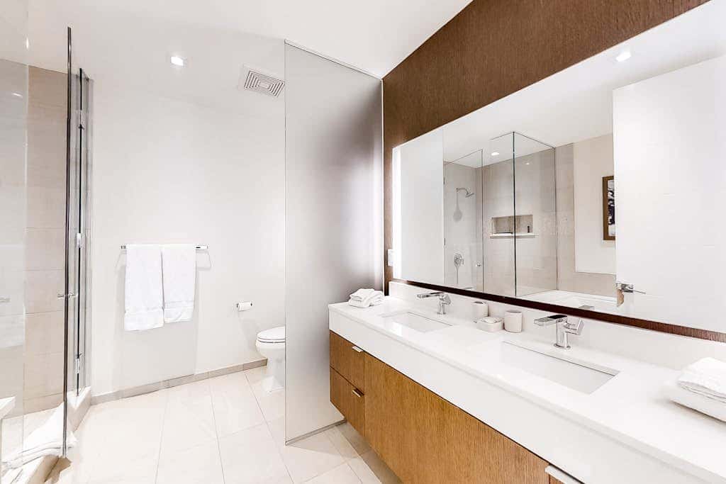 All-Suite Ski-In, Ski-Out Penthouse - Pool, Hot Tub & Mountain-View Balcony