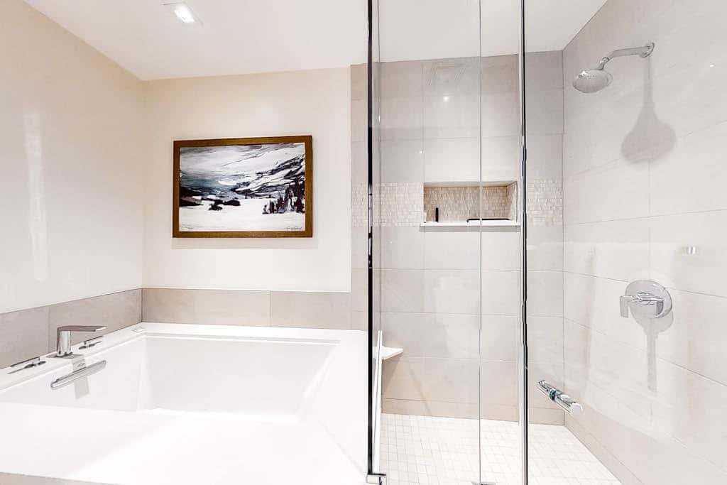 All-Suite Ski-In, Ski-Out Penthouse - Pool, Hot Tub & Mountain-View Balcony
