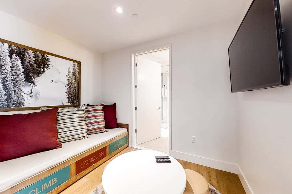All-Suite Ski-In, Ski-Out Penthouse - Pool, Hot Tub & Mountain-View Balcony
