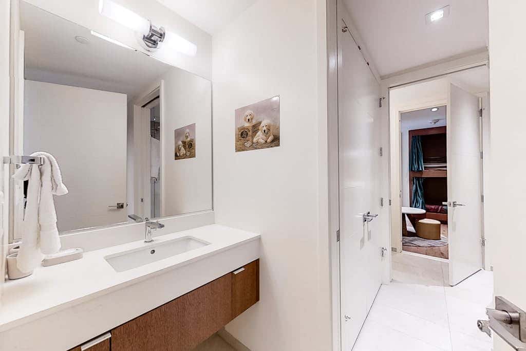 All-Suite Ski-In, Ski-Out Penthouse - Pool, Hot Tub & Mountain-View Balcony