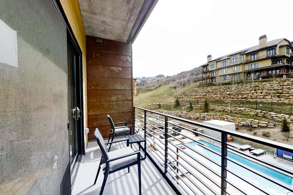 All-Suite Ski-In, Ski-Out Penthouse - Pool, Hot Tub & Mountain-View Balcony