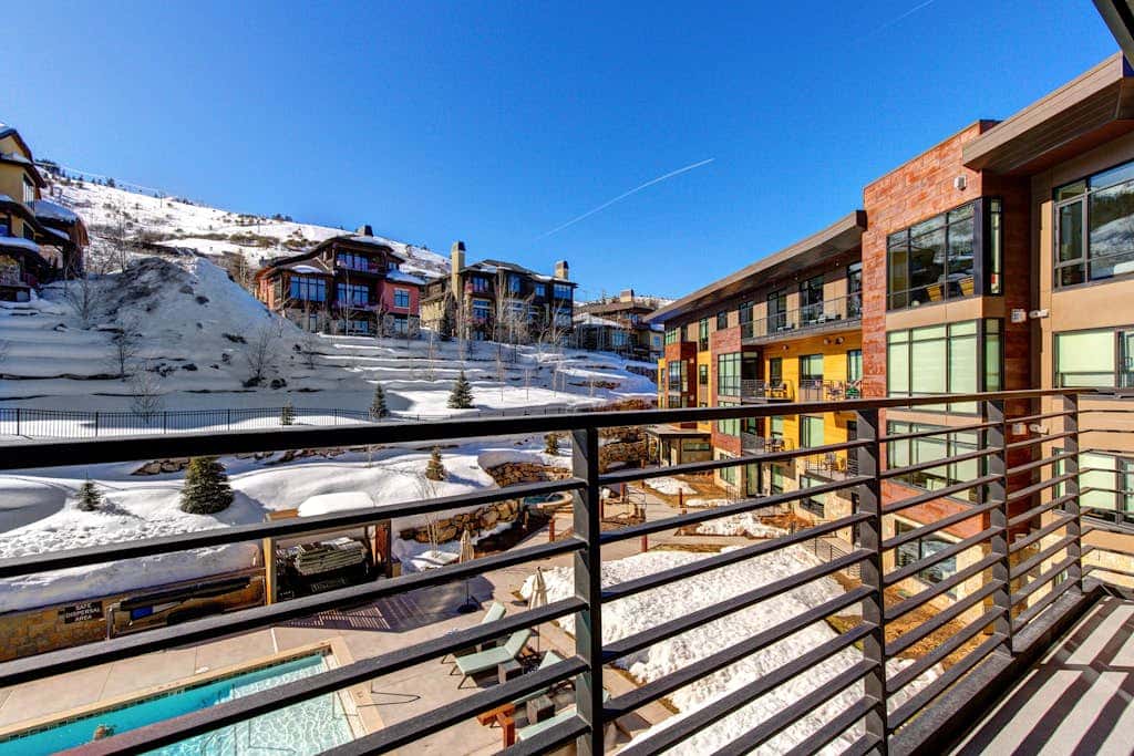 All-Suite Ski-In, Ski-Out Penthouse - Pool, Hot Tub & Mountain-View Balcony