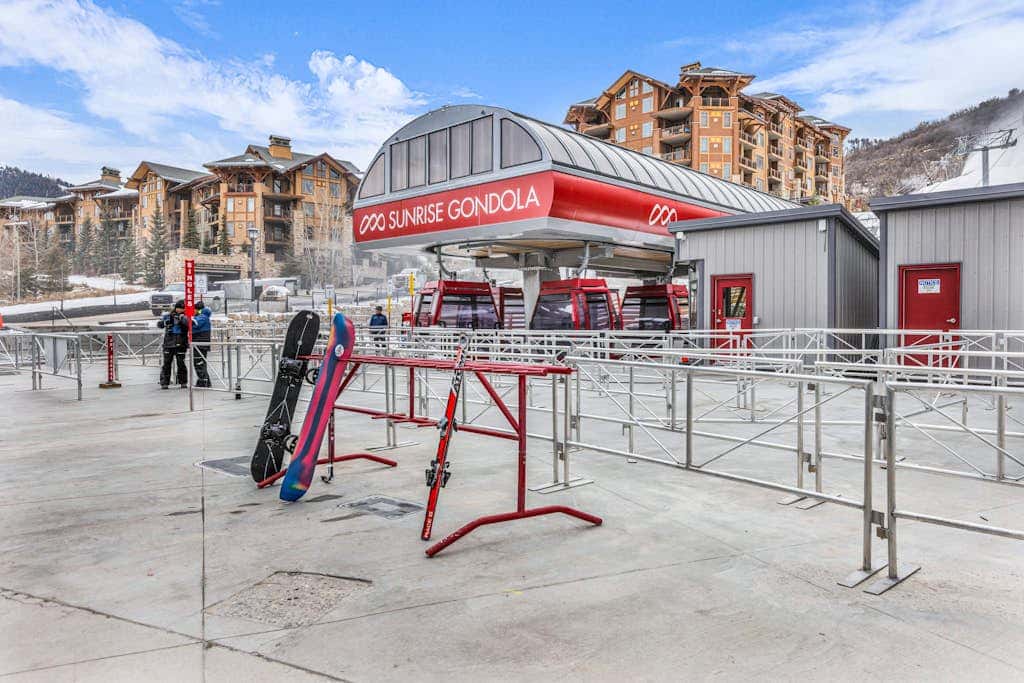 All-Suite Ski-In, Ski-Out Penthouse - Pool, Hot Tub & Mountain-View Balcony