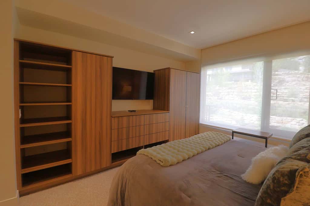 All-Suite Ski-In, Ski-Out Penthouse - Pool, Hot Tub & Mountain-View Balcony